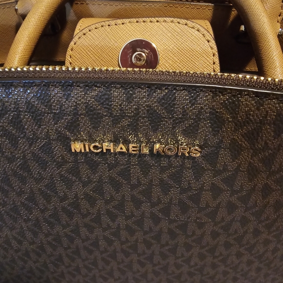 Like new MK bag - Picture 8 of 10